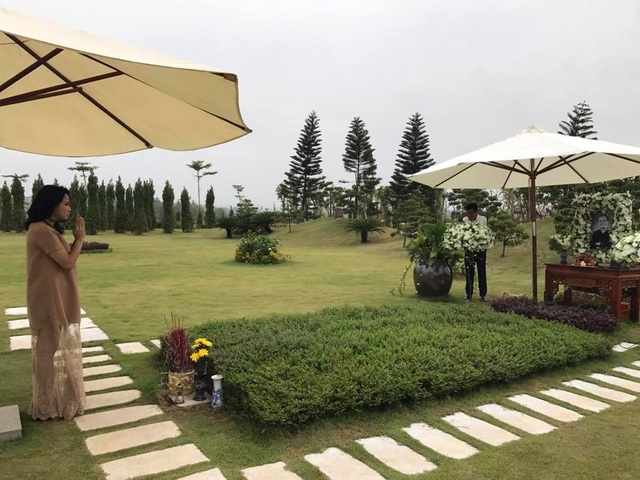 Thanh Lam ngậm ngùi hát bên mộ nhạc sĩ Thanh Tùng, Trần Lập - 2 Thanh Lam ngậm ngùi hát bên mộ nhạc sĩ Thanh Tùng, Trần Lập - 2
