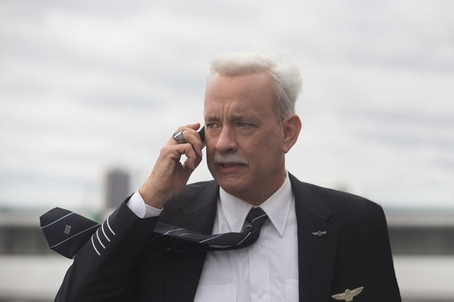 Tài tử Tom Hanks “giải cứu thế giới” khi đã ở vào tuổi 60 - 2 Tom Hanks trong “Sully”