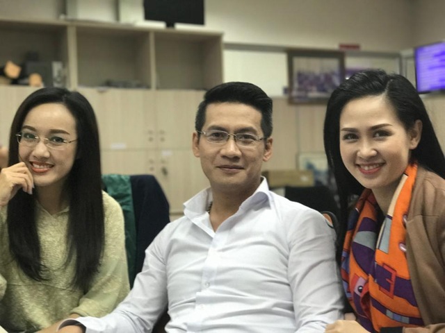 Chuyện về 5 biên tập viên đang “giữ sóng” Thời sự 19h - 1 BTV Thuý Hằng, Hoài Anh và Tuấn Dương.