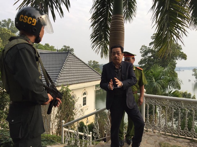 NSND Hoàng Dũng phải vào viện cấp cứu khi đang quay phim - 2 NSND Hoàng Dũng một cảnh trong phim.
