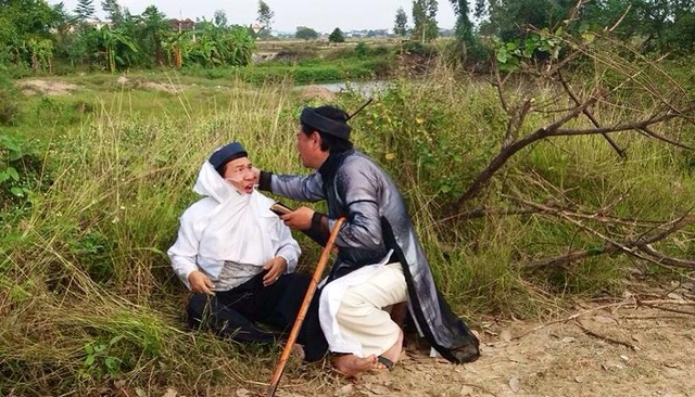 Nghịch lý hài Tết: càng nhiều đĩa lậu, càng “hốt” doanh thu - 4 Nhiều đạo diễn nhìn nhận rằng, việc xã hội hóa, kêu gọi tài trợ, mời quảng cáo trong các bộ phim ngày nay là chuyện hết sức bình thường và hiển nhiên của thời đại kinh tế thị trường. Ảnh: PĐH.