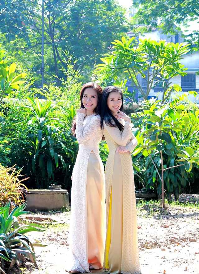 Nhan sắc “hoa hậu” của BTV sắp rời khỏi bản tin Thời sự 19h - 9 Thuý Hằng đọ dáng cùng Hoàng Trang của VTV6.
