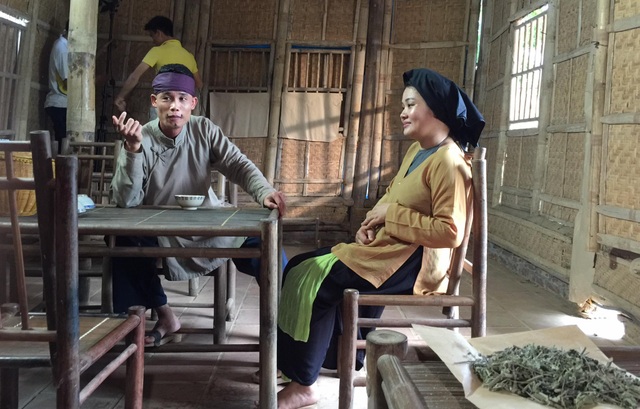 Nghệ sĩ tranh cãi quyết liệt chuyện "hài Bắc nhạt, hài Nam hấp dẫn" - 2 Hiệp gà trong vai Thầy Lang đa cấp của phim hài Tết.