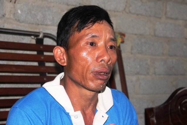 Nỗi đau tột cùng của cô bé học giỏi phải nghỉ học vì không có tiền chữa trị chân - 9 Anh Quân hốc hác, thẩn thờ trước tình cảnh của đứa con gái đang bị bệnh tật hành hạ dến héo mòn.