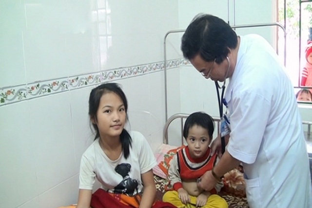 Gặp 7 người hùng lao ra dòng lũ dữ cứu sống 2 bé gái - 2
Hiện sức khỏe của 2 cháu Thu và Hằng đã ổn định và có thể xuất viện.