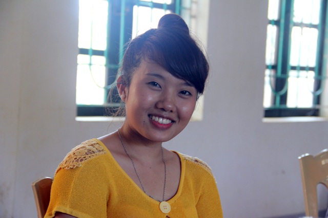 Những “bông hoa” rực sáng nơi rốn lũ - 2
Cô giáo Trang xinh tươi, là một hoa khôi của trường mầm non Phương Mỹ.