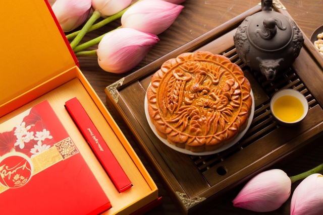 Nắm vững 5 bí quyết vàng chọn bánh sạch trong mùa trung thu - 1 Chọn bánh có hoa văn sắc nét, màu sắc tự nhiên, không bị dập vỡ hay méo mó.