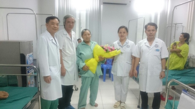7 dấu hiệu cảnh báo sỏi mật - 2
Bệnh nhân khỏe mạnh ngày xuất viện.