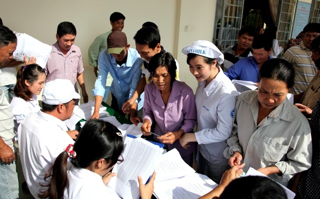 Đại gia ngành sữa với trang trại bò trải khắp Việt Nam - 4 Vinamilk tổ chức ký hợp đồng thu mua sữa tươi nguyên liệu tập trung đồng loạt trên phạm vi cả nước cho năm 2016 cho các hộ nông dân