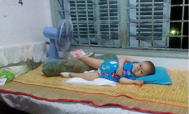 Thêm hơn 14 triệu đồng đến với gia đình bé Thiên Kiều - 2 Sức khỏe của bé Thiên Kiều đang có biểu hiện kém vì không đáp ứng thuốc