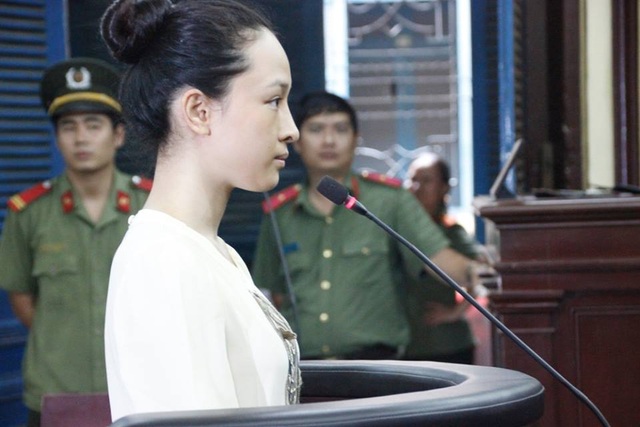“Hợp đồng tình cảm” nếu có thật là hình thức mua bán dâm - 1 Hoa hậu Phương Nga tại tòa