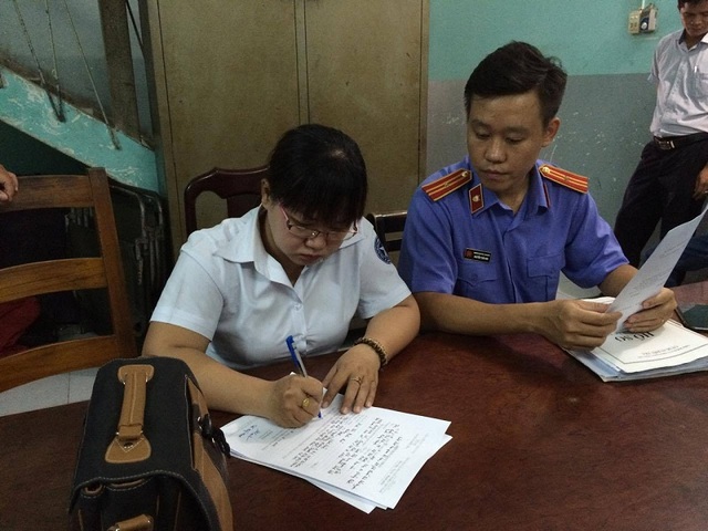 Khám xét nhà riêng nguyên chấp hành viên thi hành án dân sự lừa đảo - 1 Đinh Thị Anh Đào tại cơ quan điều tra