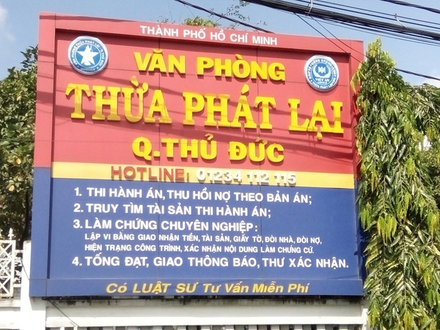 Khám xét nhà riêng nguyên chấp hành viên thi hành án dân sự lừa đảo - 2 Văn phòng Thừa phát lại Thủ Đức nơi bà Đào đang làm việc