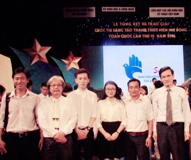 Cô học trò mê chế tạo máy móc trong lần ra Hà Nội nhận giải ba Cuộc thi sáng tạo toàn quốc 2016