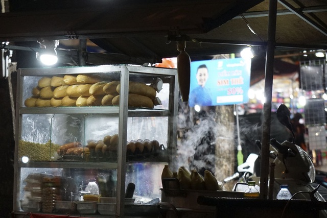 Hà Nội trong đêm gió lạnh tràn về - 9
Món ăn đường phố hay gặp trong mùa rét.