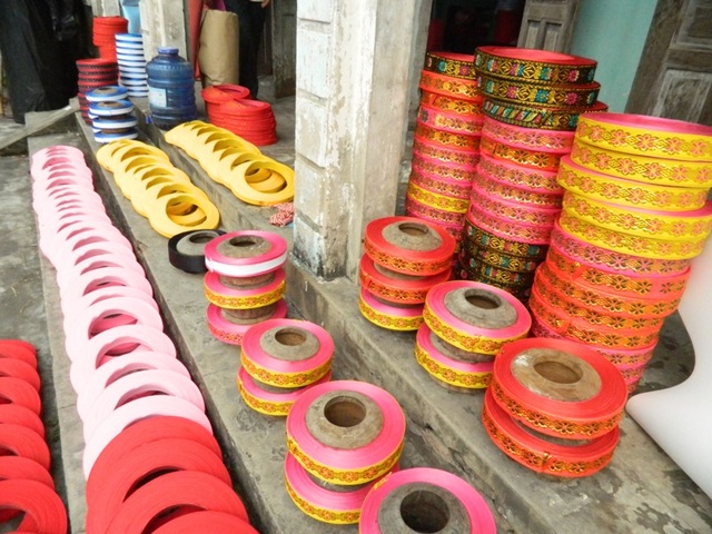 Nam Định: Làng nghề khăn xếp độc nhất miền Bắc vào vụ Tết - 1 Người dân làng Giáp Nhất là nơi duy nhất ở miền Bắc còn làm khăn xếp
