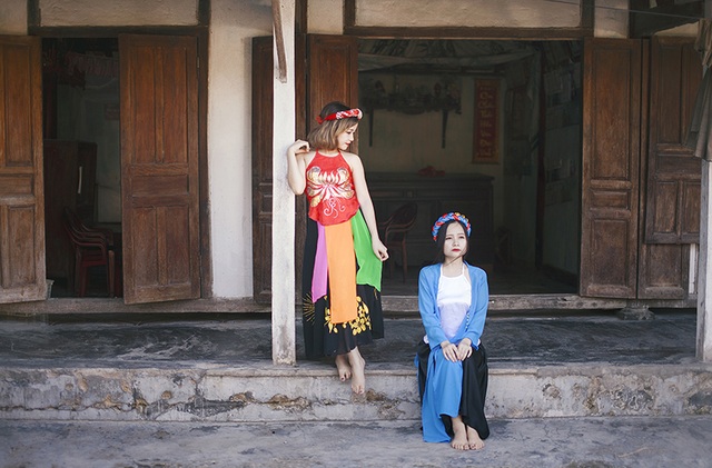 Cặp chị em ruột cosplay "Tấm Cám chuyện chưa kể" - 5 Linh còn là một võ sĩ đáng nể. Cô từng giành huy chương Vàng cuộc thi Liên hoan võ thuật của Đoàn thanh niên Bộ công an tổ chức năm 2016, giải Ba nghiên cứu chuyên đề khoa học cấp trường, giấy khen của Đoàn thanh niên Bộ công an, giải A trong hội diễn văn nghệ Công đoàn Tổng cục Chính trị, đạt thủ khoa toàn khóa cuộc thi lên đai võ karate.