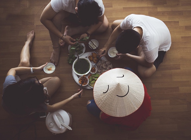 Bộ ảnh độc đáo "nhân cách hóa" nón lá Việt Nam - 5 Nón Lá với cơm nhà