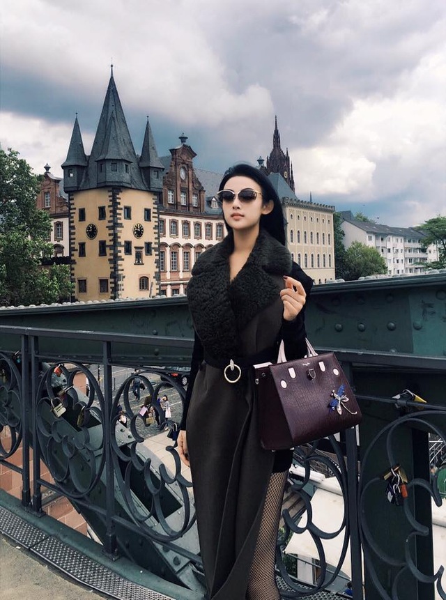 Loạt hot girl đời đầu làm gì sau khi “bỏ cuộc chơi”? - 6 Mới đây nhất, cô nàng mở thêm 1 thương hiệu spa mang tên của chính mình. Cô con gái đầu lòng của Huyền Baby càng lớn càng kháu khỉnh và có nhiều nét xinh đẹp giống mẹ.