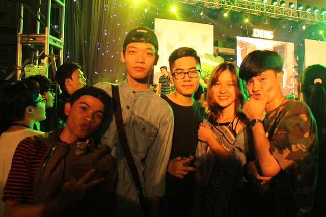 Rapper "Đưa nhau đi trốn" khuấy động đêm nhạc đón tân SV Mỹ thuật - 9 Mãn nhãn với sự thành công của chương trình, các bạn trẻ cùng nhau lưu giữ những hình ảnh đẹp nhất.