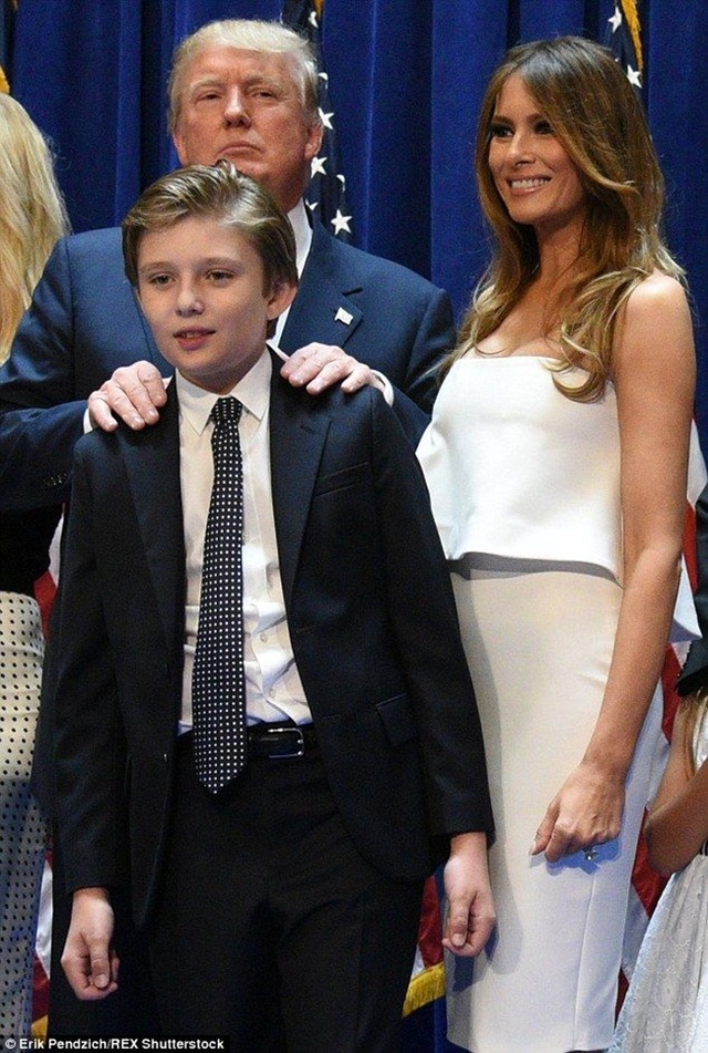 Cậu út nhà Trump buồn ngủ cũng tạo thành "cơn sốt" trên mạng - 1 Barron Trum - con trai út nhà Trump
