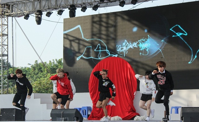 Bạn trẻ Hà Nội nhảy Kpop điệu nghệ như vũ công chuyên nghiệp - 4 Bạn trẻ Hà Nội nhảy Kpop điệu nghệ như vũ công chuyên nghiệp - 4
