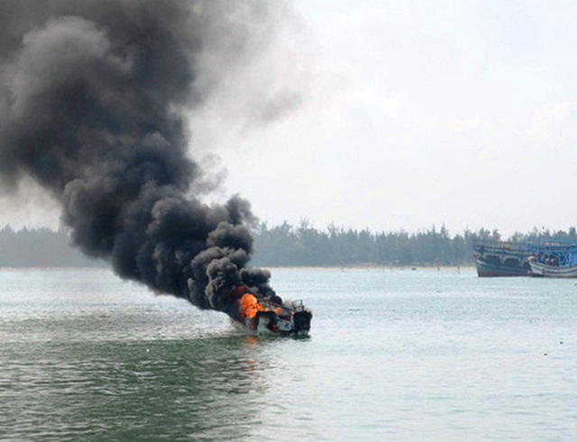 Nổ bình gas, 5 ngư dân rơi xuống biển, 1 người mất tích - 1 Bình gas trên tàu nổ, 1 ngư dân mất tích (ảnh minh họa)