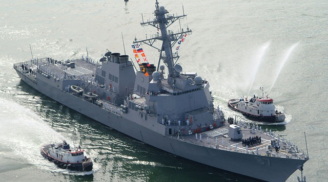 Tàu chiến Mỹ lại suýt bị trúng tên lửa ở gần Biển Đỏ - 1 Tàu khu trục USS Mason của Hải quân Mỹ (Ảnh: Reuters)