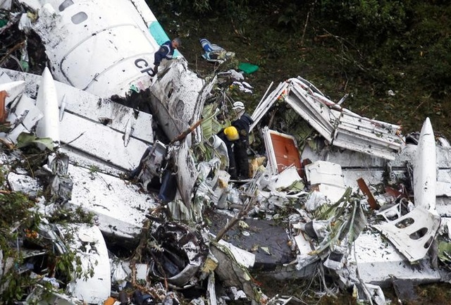 Hiện trường vụ tai nạn máy bay ở Colombia (Ảnh: Reuters)