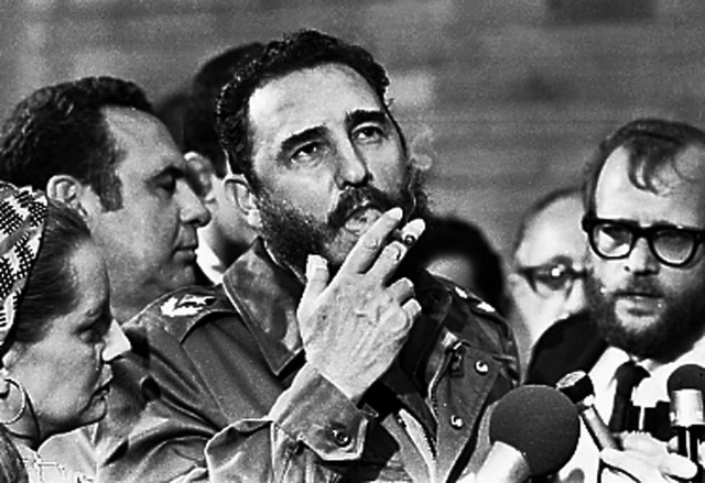 Những tên tuổi gạo cội mãi mãi ra đi trong năm 2016 - 3
Lãnh tụ Cuba Fidel Castro trút hơi thở cuối cùng vào ngày 25/11 ở tuổi 90.