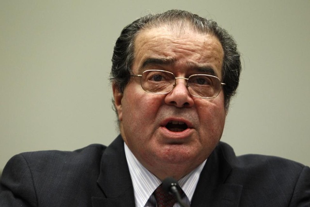 Những tên tuổi gạo cội mãi mãi ra đi trong năm 2016 - 5
Thẩm phán Tòa án tối cao Mỹ Antonin Scalia qua đời ở tuổi 79.