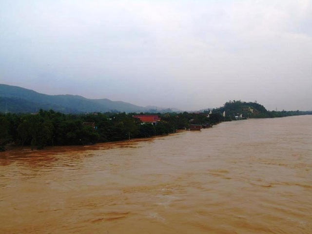 Những hình ảnh buốt lòng từ "tâm lũ" - 15 Những hình ảnh buốt lòng từ "tâm lũ" - 15
