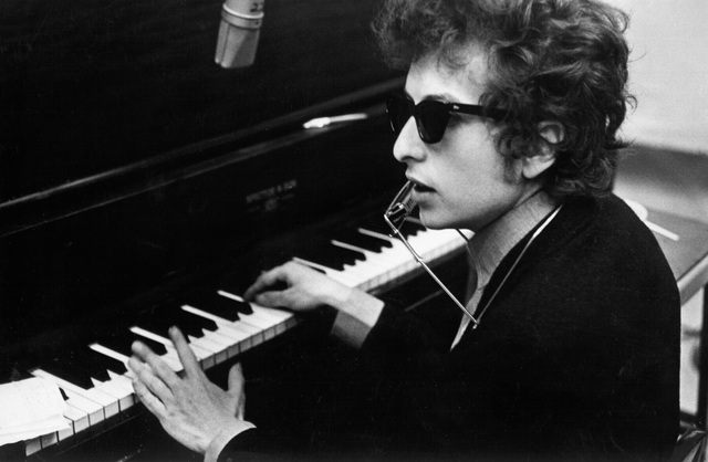 Bob Dylan: Nhạc sĩ đầu tiên trong lịch sử đoạt… Nobel Văn học | Báo Dân trí