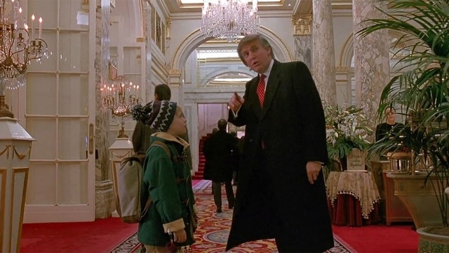 Ông Donald Trump đã từng xuất hiện trong phim “Ở nhà một mình” - 2 “Home Alone 2: Lost in New York” (Ở nhà một mình 2: Lạc ở New York - 1992)
