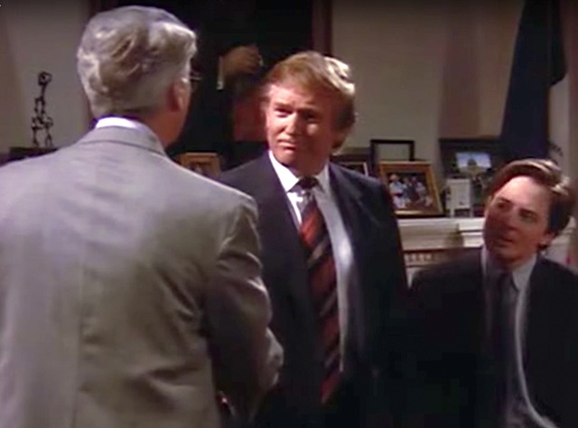 Ông Donald Trump đã từng xuất hiện trong phim “Ở nhà một mình” - 10 “Spin City” (lên sóng từ 1996 - 2002)