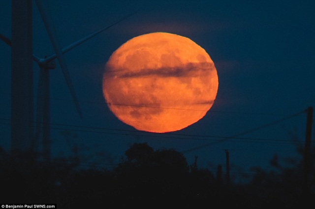 Đêm nay (14/11) được cho là đêm lý tưởng nhất để quan sát mặt trăng khi trăng sẽ ở vào vị trí gần nhất với Trái Đất.