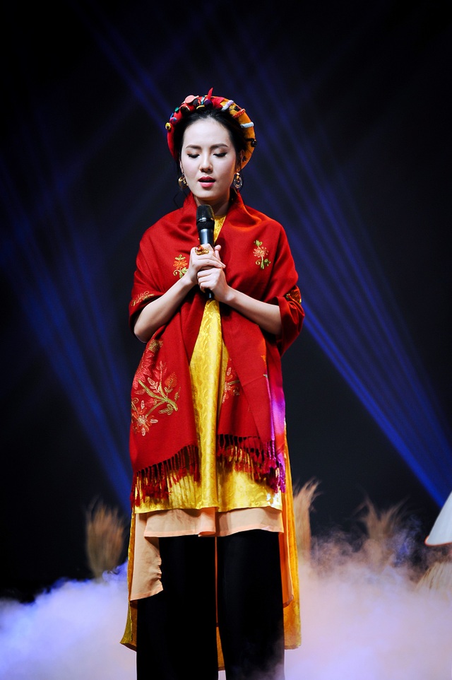Nhạc sĩ Dương Thụ: "Chỉ nên lãng mạn với một người thôi!" - 3 Ca sĩ Phương Linh thể hiện ca khúc Bài hát ru Mùa đông trong chương trình Giai điệu tự hào Tháng 11 sắp tới.