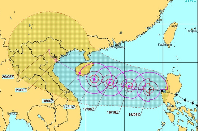 Bão số 7 tiếp tục áp sát quần đảo Hoàng Sa - 2 Vi trí và hướng di chuyển của bão Sarika (Việt Nam gọi là bão số 7) (Ảnh: Trang dự báo của Hải Quân Mỹ).