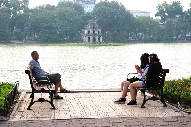 Hà Nội nắng đẹp, TPHCM mưa rải rác - 1 Thời tiết Hà Nội ngày cuối tuần khá đẹp (Ảnh minh họa: Nguyễn Dương).