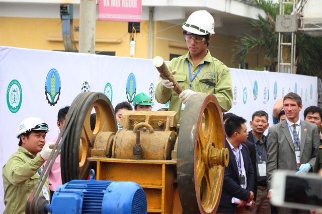 Mục sở thị quy trình tiêu hủy ngà voi và sừng tê "khủng" - 10 Mục sở thị quy trình tiêu hủy ngà voi và sừng tê "khủng" - 10