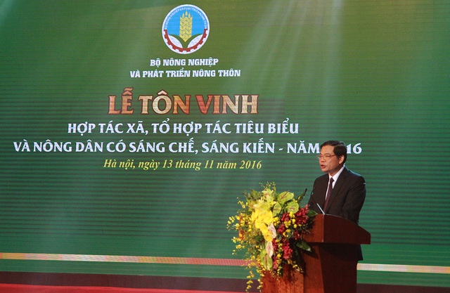 Tôn vinh những nông dân có sáng chế trong nông nghiệp năm 2016 - 3 Bộ trưởng Bộ NN&PTNT Nguyễn Xuân Cường phát biểu tại Lễ tôn vinh.