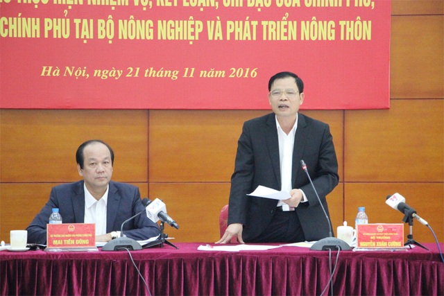Thủ tướng lưu ý ngành Nông nghiệp khắc phục 7 vấn đề - 2 Bộ trưởng Bộ NN&PTNT Nguyễn Xuân Cường (đứng) được Thủ tướng Nguyễn Xuân Phúc đánh giá cao về thái độ làm việc quyết liệt và trách nhiệm.