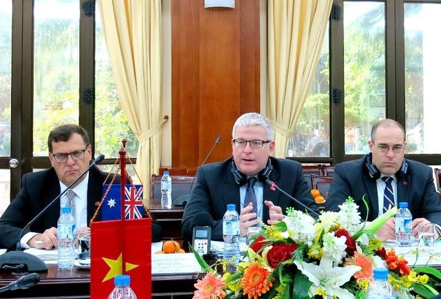 Thúc đẩy hợp tác nông nghiệp giữa Việt Nam và Australia - 3 Ông David John Parker (giữa), Thứ trưởng Bộ Nông nghiệp và Nguồn nước Australia mong muốn thông qua đối thoại các lĩnh vực hợp tác giữa Australia và Việt Nam được nâng lên tầm cao mới.