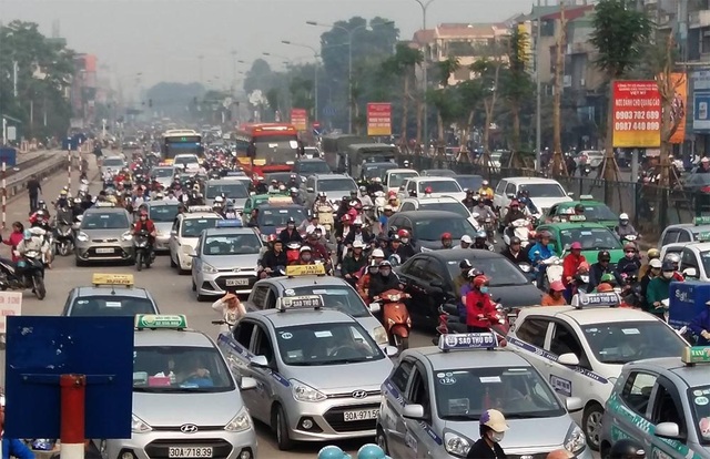 Gần 3.000 xe taxi ngoại tỉnh thường xuyên tụ về Hà Nội kiếm khách đã và đang phá vỡ qui hoạch taxi của Thủ đô Hà Nội.