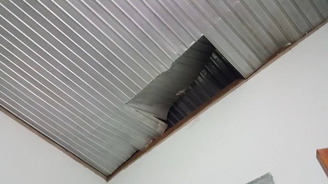 Bộ Công an sẽ chỉ đạo điều tra vụ nổ tại trụ sở Công an Đắk Lắk - 2 Nhà dân bị sụt trần nhà sau vụ nổ