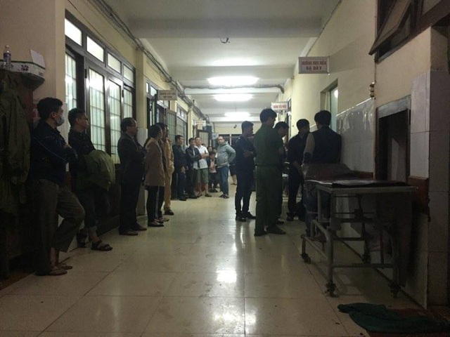 Nổ lớn tại trụ sở Công an tỉnh Đắk Lắk, 6 người thương vong - 1
Người thân nạn nhân túc trực tại Khoa Cấp cứu - Bệnh viện Đa khoa tỉnh Đắk Lắk