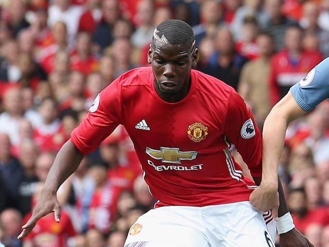 Carragher: “Pogba chỉ như đứa trẻ vui chơi ở sân trường” - 1 Pogba bị chỉ trích vì màn trình diễn tệ hại