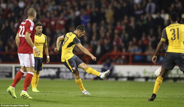 Granit Xhaka gây sốt với siêu phẩm nã đại bác thứ hai trong vài ngày - 1 Xhaka lập hai siêu phẩm chỉ trong vòng vài ngày