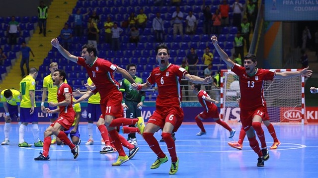 Nhà vô địch Brazil thua sốc trước Iran ở World Cup futsal - 1 Iran ăn mừng chiến thắng trước Brazil