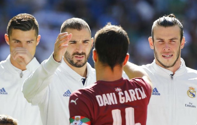 Dải ngân hà Real Madrid “vỡ vụn” vì bão chấn thương - 1 Benzema dính chấn thương ở trận gặp Eibar